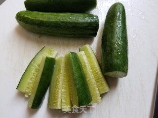 黄瓜拌海蜇魔芋丝的做法步骤：1