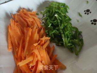 豆芽炒三丝的做法步骤：1