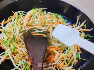 豆芽炒三丝的做法步骤：11