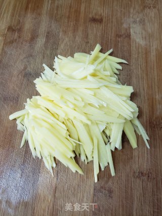 凉拌土豆丝五香豆腐的做法步骤：1