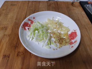 西红柿鸡蛋猫耳朵的做法步骤：1
