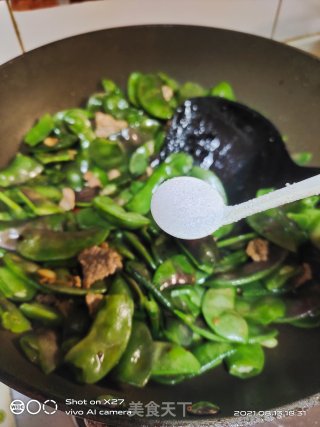 肉片炒扁豆的做法步骤：4