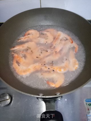 柠檬泡椒虾的做法步骤：2