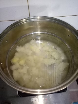 雪梨银耳甜汤的做法步骤：3