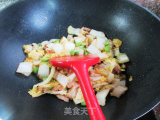 五花肉毛豆炒娃娃菜的做法步骤：11