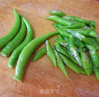 鸡蛋——酱香鸡蛋杭椒的做法步骤：2
