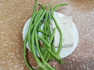 肉末豇豆炒豆腐的做法步骤：2
