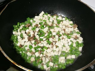 肉末豇豆炒豆腐的做法步骤：7
