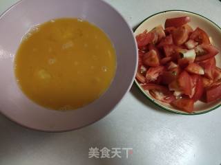 家常西红柿炒鸡蛋的做法步骤：1