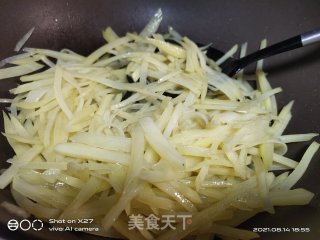 素炒土豆丝的做法步骤：4