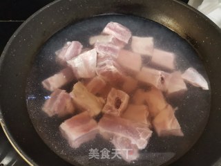 砂锅排骨炖冬瓜的做法步骤：1