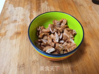 红烧卤肥肠的做法步骤：2