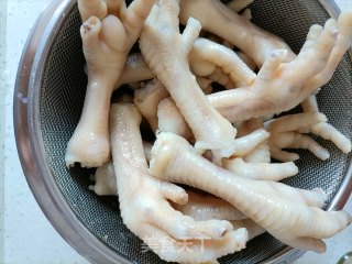 炖鸡爪的做法步骤：2