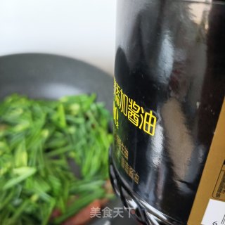 烤肠炒韭苔的做法步骤：8