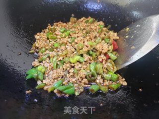 尖椒炒肉末的做法步骤：3