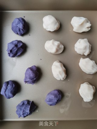 咸蛋黄芋泥饼的做法步骤：2