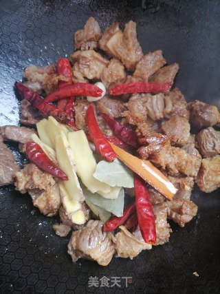 土豆烧牛腩的做法步骤：7