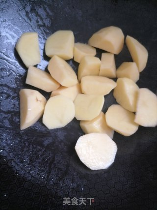 土豆烧牛腩的做法步骤：10