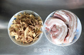 浓香入味的五花肉炖干笋尖的做法步骤：4