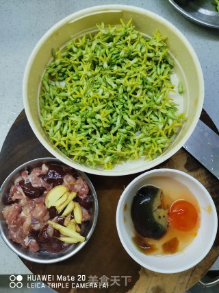 猪肝瘦肉滚夜来香的做法步骤：1