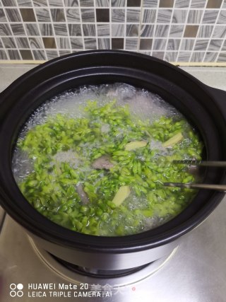 猪肝瘦肉滚夜来香的做法步骤：4
