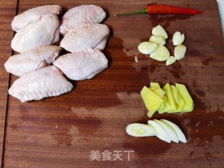 椒盐鸡翅的做法步骤：1