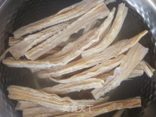 炝拌腐竹的做法步骤：2