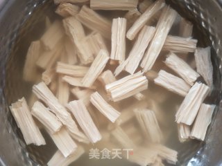 炝拌腐竹的做法步骤：3