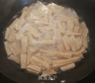 炝拌腐竹的做法步骤：4