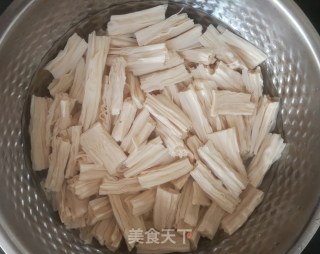 炝拌腐竹的做法步骤：5