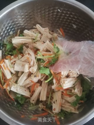 炝拌腐竹的做法步骤：11