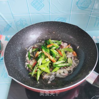 松花蛋炒辣椒的做法步骤：7