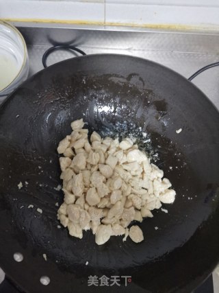 尖椒炒鸡丁的做法步骤：3