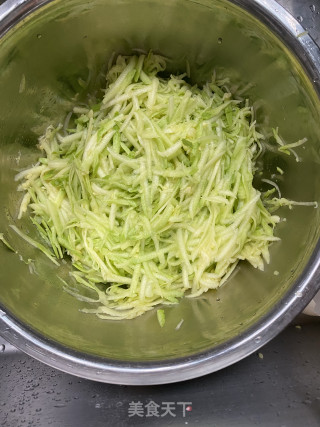 方瓜丝蛋皮饺的做法步骤：5