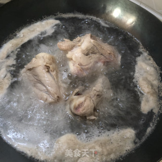 筒骨粥的做法步骤：2
