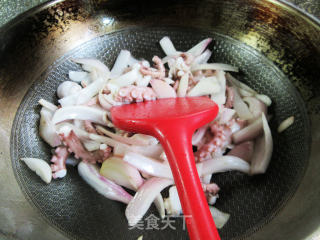 八爪鱼炒洋葱的做法步骤：7