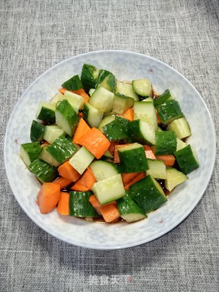 胡萝卜拌黄瓜的做法步骤：4