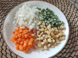 什锦炒饭的做法步骤：2