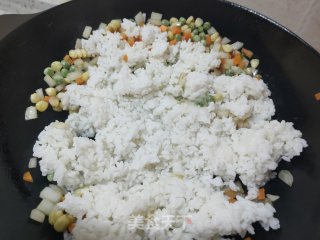 什锦炒饭的做法步骤：5