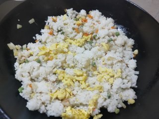 什锦炒饭的做法步骤：7
