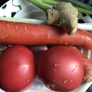 番茄胡萝卜炖牛肉的做法步骤：2