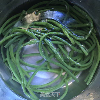 油泼豇豆的做法步骤：3