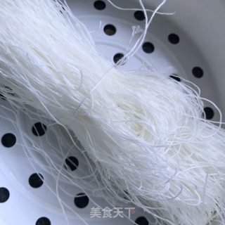 菠菜拌粉丝的做法步骤：2