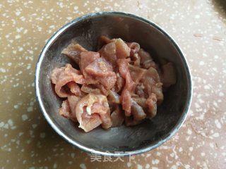 雷笋秋葵炒肉片的做法步骤：1