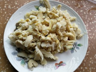雷笋秋葵炒肉片的做法步骤：2