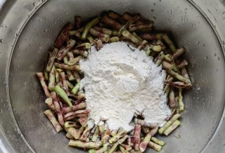 蒜泥拌豆角的做法步骤：5