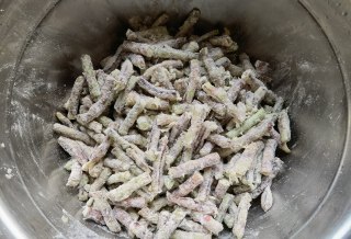 蒜泥拌豆角的做法步骤：6