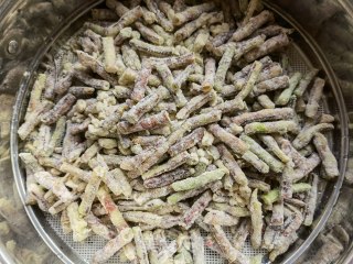 蒜泥拌豆角的做法步骤：7