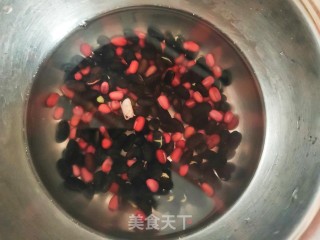 五谷豆浆的做法步骤：1