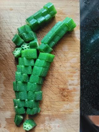 秋葵炒土鸡蛋的做法步骤：5